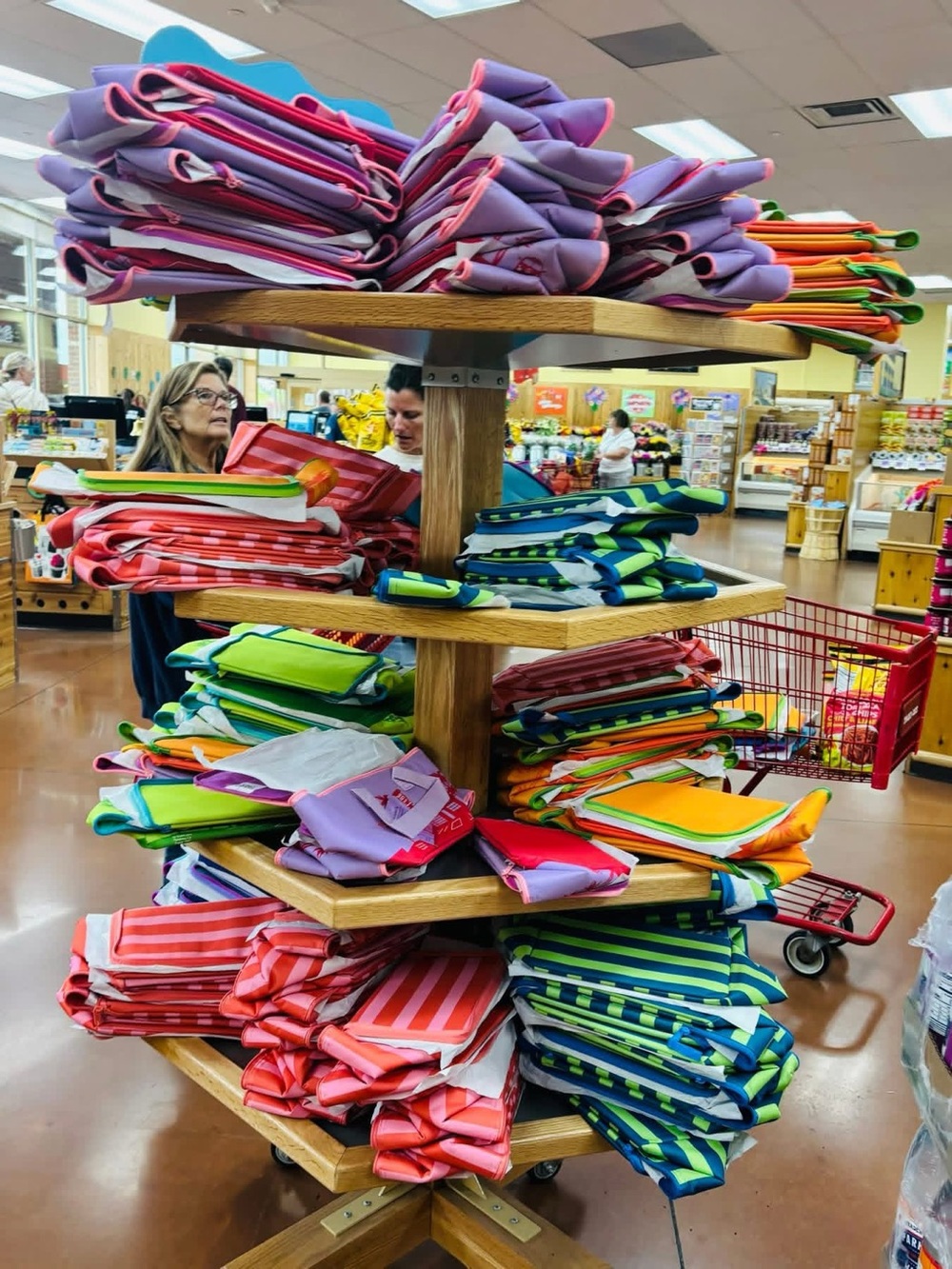 Trader Joe’s 2026! New Mini Insulated Bags Summer 6 Fun Colors - Picture 11 of 16